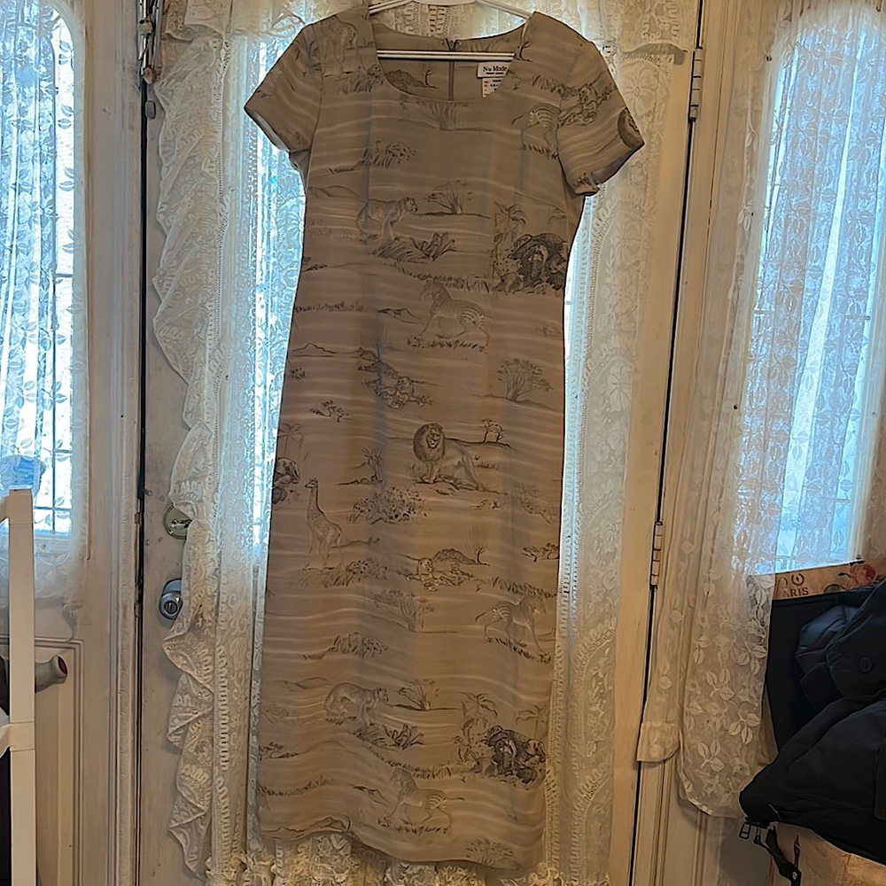 NU MODE SZ 12 MAXI BEIGE SAFARI DRESS WITH 🦒 🦓 ANIMALS PRINTS